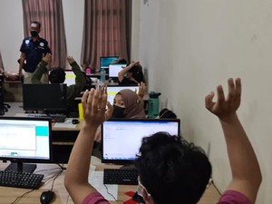 Ternyata Ini Biang Kerok Pinjol Ilegal Masih Tumbuh Subur di RI