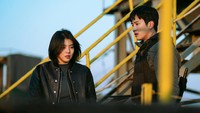 Han So Hee berperan sebagai Yoon Ji Woo, seorang perempuan yang mencari pembunuh ayahnya. Foto: (dok. Netflix)