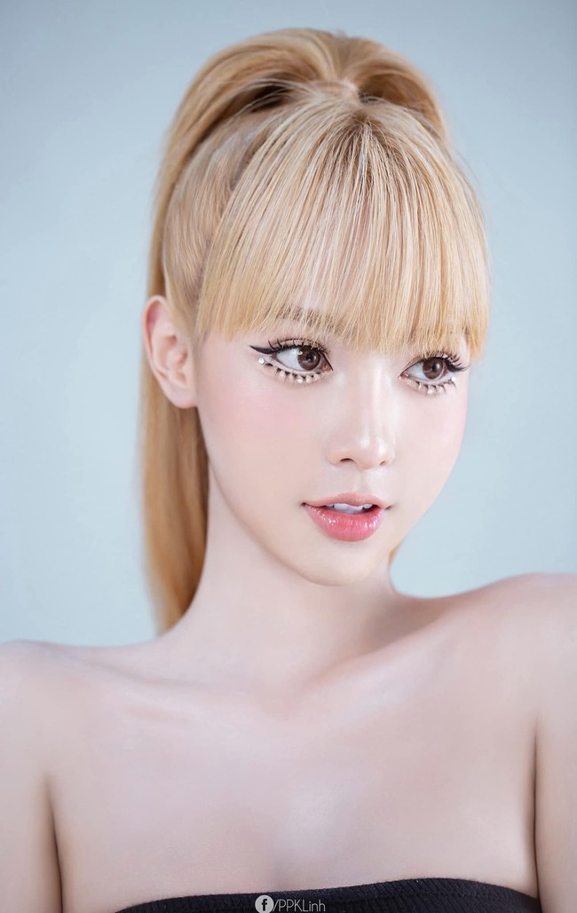 Mym Tran yang aksinya mendaftar Miss Universe Vietnam 2021 jadi kontroversi mengatakan keluarganya tak tahu saat dia memutuskan melakukan operasi plastik menjadi pria. Dia melakukannya secara sembunyi-sembunyi dan menjalani hari-hari pasca operasi sendirian. Foto: Dok. Facebook