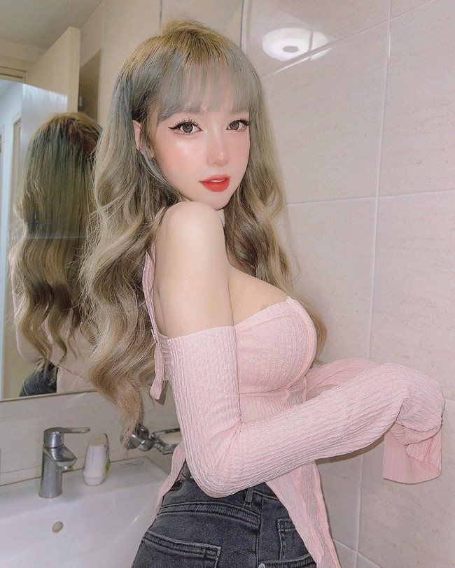 Inilah Mym Tran yang membuat heboh pecinta kontes kecantikan Vietnam saat dirinya mendaftarkan diri untuk Miss Universe Vietnam 2021. Mym Tran yang berasal dari Hanoi, blak-blakan mengungkap identitas aslinya. Foto: Dok. Facebook