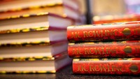 Bukan sembarang cerita anak, JK Rowling bakal mengajak para pencinta buku untuk bertualang saat Natal.  Foto: Getty Images/Rob Pinney