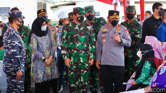 panglima tni dan kapolri tinjau serbuan vaksinasi maritim