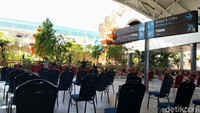 Bali sendiri menargetkan ada kunjungan wisatawan mancanegara (Wisman) sebanyak 1.000 hingga 1.500 orang per hari saat pintu penerbangan internasional melalui Bandar Udara Ngurah Rai dibuka.