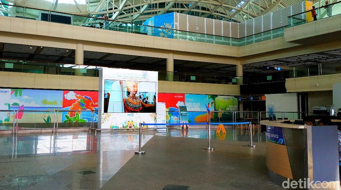 Pemerintah membuka penerbangan internasional di Bandara Internasional I Gusti Ngurah Rai Bali. Namun pintu kedatangan internasional bandara satu-satunya di Bali ini nampak sepi.
