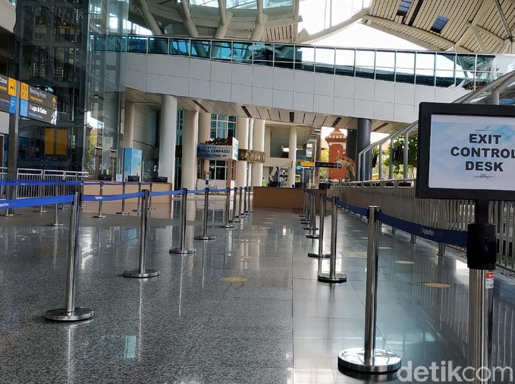 Pintu Kedatangan Internasional Bandara Ngurah Rai Bali Masih Sepi