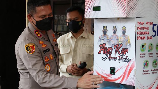 Polresta Malang Kota Luncurkan Dispenser Masker