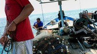 Kusnadi mengaku, kemampuan ini hanya dimiliki segelintir nelayan di Gempolsewu. Adalah insting yang mengasah keahlian mereka. Setelah itu barulah, jaring insang ditebar dengan bentuk meningkat supaya menjebak kawanan ikan.