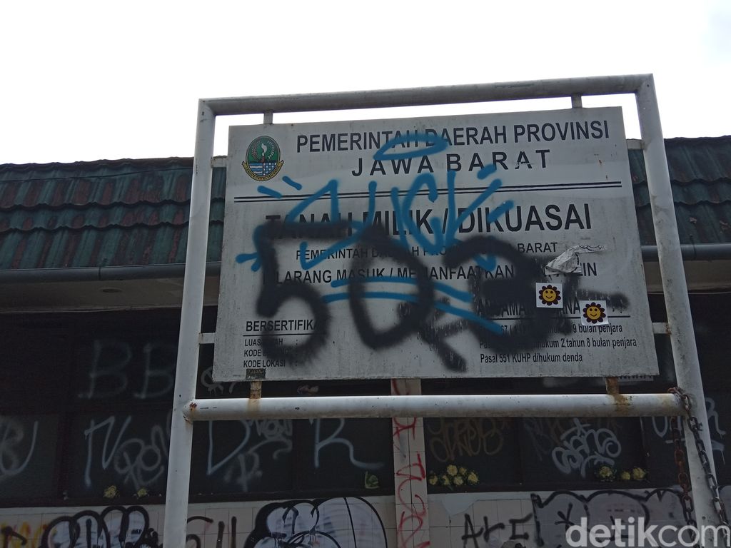 Potret rumah makan Rindukan Alam yang kini terbengkalai usai ditutup 2020 lalu