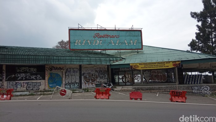 Potret rumah makan Rindukan Alam yang kini terbengkalai usai ditutup 2020 lalu