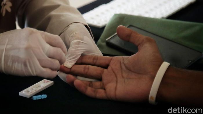 Pulang dari PON Papua, Puluhan Atlet Kontingen Jakarta Dikarantina Puluhan atlet PON Kontingen Jakarta dikarantina usai kembali dari gelaran PON XX Papua. Para atlet tersebut dikarantina di salah satu hotel di kawasan ibu kota.
