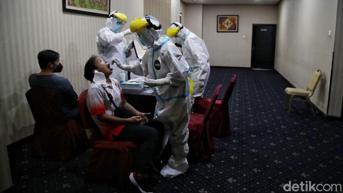 Pulang dari PON Papua, Puluhan Atlet Kontingen Jakarta Dikarantina Puluhan atlet PON Kontingen Jakarta dikarantina usai kembali dari gelaran PON XX Papua. Para atlet tersebut dikarantina di salah satu hotel di kawasan ibu kota.