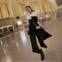 Bergaya di Grand Central Terminal, Rachel Vennya memakai busana dari brand lokal SAV LAVIN.  Foto: Dok. Instagram @rachelvennya