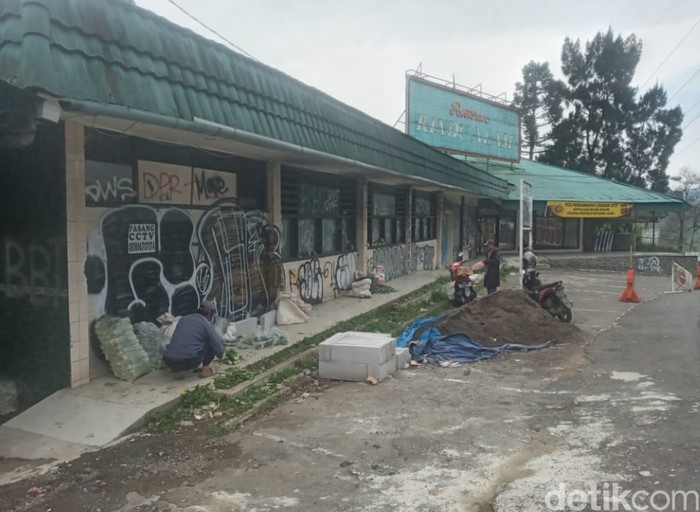 Rumah makan Rindukan Alam yang kini terbengkalai