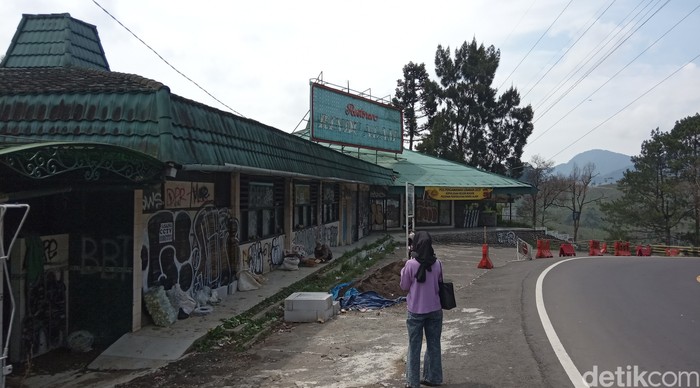 Rumah makan Rindukan Alam yang kini terbengkalai Rumah makan Rindukan Alam yang kini terbengkalai