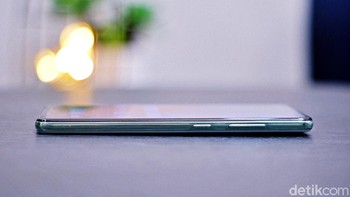 Sementara ukuran RAM 8 GB. Samsung menghadirkan fitur RAM Plus yang memungkinkan pengguna untuk mengoptimalkan kinerja smartphone dengan RAM tambahan hingga 4GB. Sehingga total RAM yang dimiliki Galaxy A52s adalah 12 GB. Foto: Adi Fida Rahman/detikINET