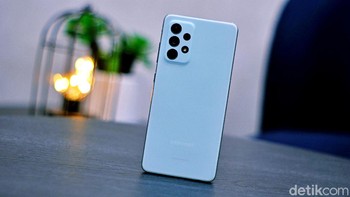 Samsung Galaxy A52s dibanderol dengan harga rekomendasi retail Rp 6.499.000. Foto: Adi Fida Rahman/detikINET