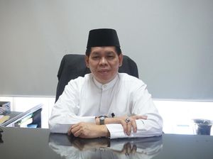 Kritik Ade Armando, Sekjen MUI Jelaskan Perintah Salat 5 Waktu