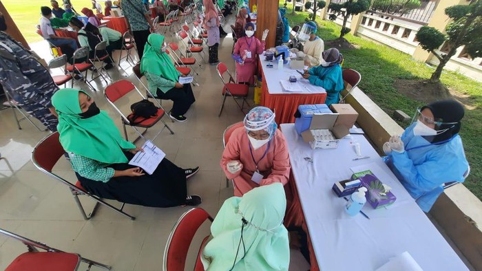 Serbuan Vaksin di Blitar, Tiap Warga Dapat 10 Butir Telur