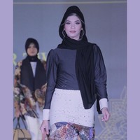 Dalam akun Instagram, ia memang kerap memperlihatkan aksinya sebagai model di tengah potretnya sebagai olahragawan. Wanita kelahiran Solo itu pun tampak beberapa kali memperagakan busana desainer di fashion show. Foto: Instagram @shindysasgiadyl_11