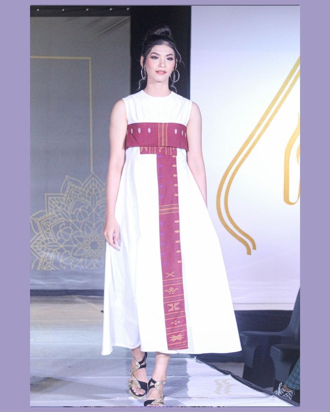 Dikatakan jika Shindy memang kerap mengambil pekerjaan sebagai model selagi tidak bertabrakan dengan jadwal latihan atau bertanding voli. Foto: Instagram @shindysasgiadyl_11