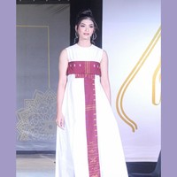 Dikatakan jika Shindy memang kerap mengambil pekerjaan sebagai model selagi tidak bertabrakan dengan jadwal latihan atau bertanding voli. Foto: Instagram @shindysasgiadyl_11