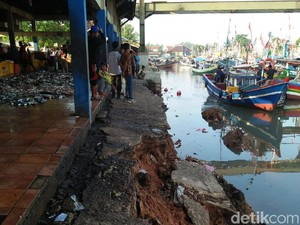 Tanah TPI Labuan Ambles Diduga Gegara JPO, Begini Respons Kontraktor