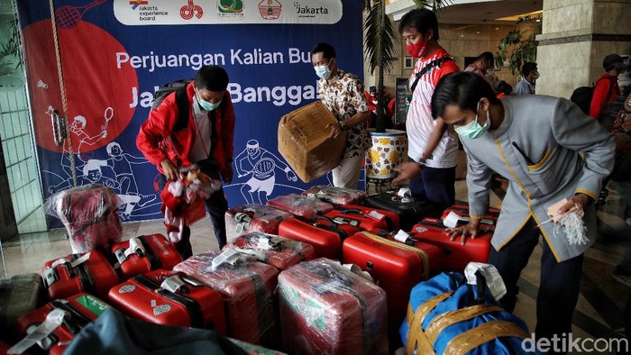 Tiba di Jakarta, Atlet DKI yang Berlaga di PON Papua Jalani Karantina Ratusan atlet PON Papua kontingen Jakarta tiba akan menjalani karantina usai pulang dari Papua. Mereka akan dikarantina di hotel yang berada di kawasan Jakarta.