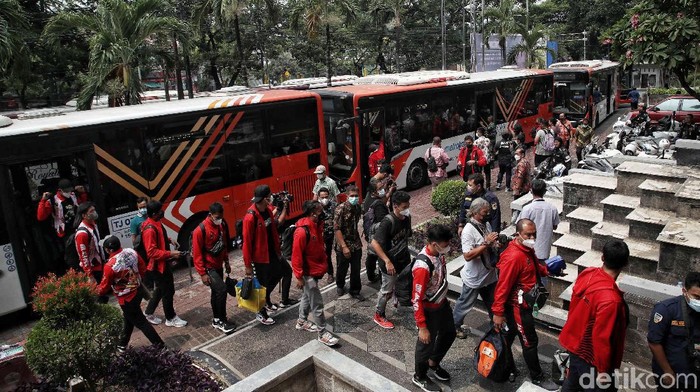 Ratusan atlet PON Papua kontingen Jakarta tiba akan menjalani karantina usai pulang dari Papua. Mereka akan dikarantina di hotel yang berada di kawasan Jakarta.