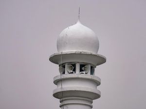 Ketahui Perkara di Luar Syariat saat Azan yang Masih Dilakukan
