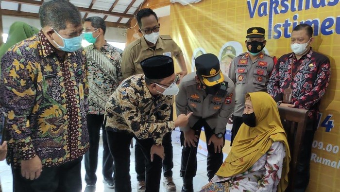 vaksinasi lansia di sidoarjo