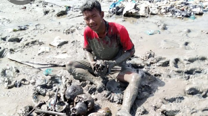 Warga temukan tulang-belulang manusia berserakan saat hendak tanam mangrove di Rohil. Riau.