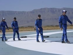 Detik-detik Aktor Star Trek Jadi Orang Tertua yang ke Antariksa