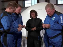 Detik-detik Aktor Star Trek Jadi Orang Tertua yang ke Antariksa