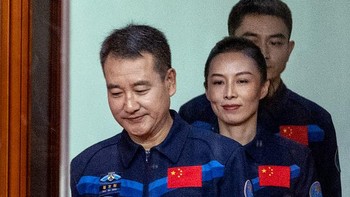 Dalam konferensi pers, Badan Antariksa Berawak China (CMSA) mengatakan ketiga astronot akan meluncur pada Sabtu (16/10/2021) pukul 12.23 siang dari pusat peluncuran di gurun Gobi China barat laut.  