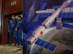 3 Astronaut China Siap Tinggal 6 Bulan di Luar Angkasa