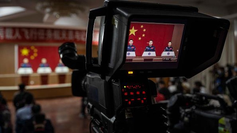 JIUQUAN, CHINA - OCTOBER 14: A worker from China Manned Space Agency watches at the spokesperson's press conference on October 14, 2021 at the Jiuquan Satellite Launch Center in Jiuquan, China. The crew of the Shenzhou-13 spacecraft will be carried by a Long March-2F rocket, set to launch to the space station China is building, from the Gobi Desert on October 16 and will stay for six months, the standard for all future missions. It is the second crewed launch this year. (Photo by Kevin Frayer/Getty Images)