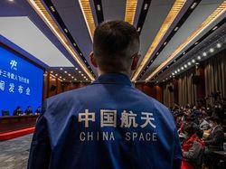 3 Astronaut China Siap Tinggal 6 Bulan di Luar Angkasa