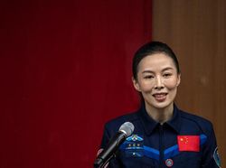 3 Astronaut China Siap Tinggal 6 Bulan di Luar Angkasa