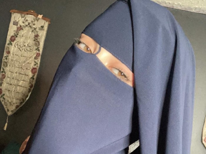Ahlam Mohammed, seorang influencer kebugaran wanita Muslim. Ahlam Mohammed, seorang influencer kebugaran wanita Muslim.