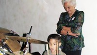 Al Ghazali memang sudah dikenalkan dengan musik sejak kecil. Foto: Instagram Al Ghazali