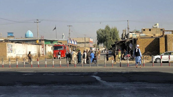 Members of Taliban stand guard near a Shiite mosque in Kandahar province on October 15, 2021, after at least 16 people were killed and 32 wounded when explosions hit a Shiite mosque, a hospital spokesman told AFP. (Photo by JAVED TANVEER / AFP)
