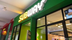 Rela Ngantre Berjam-jam Demi Roti Isi Subway, Termasuk FOMO?
