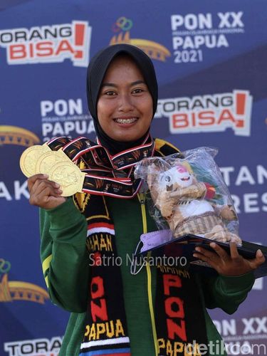Atlet berhijab yang mendapatkan tiga medali emas di PON PAPUA.