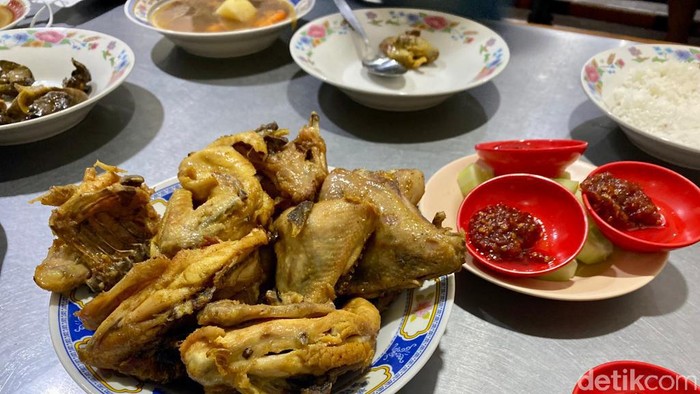 Terkena Dampak COVID-19, Ayam Goreng Pak Supar yang Melegenda di Semarang Alami Penurunan 50%