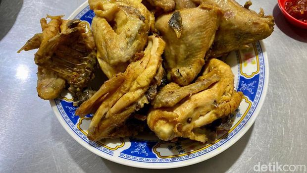 Terkena Dampak COVID-19, Ayam Goreng Pak Supar yang Melegenda di Semarang Alami Penurunan 50%