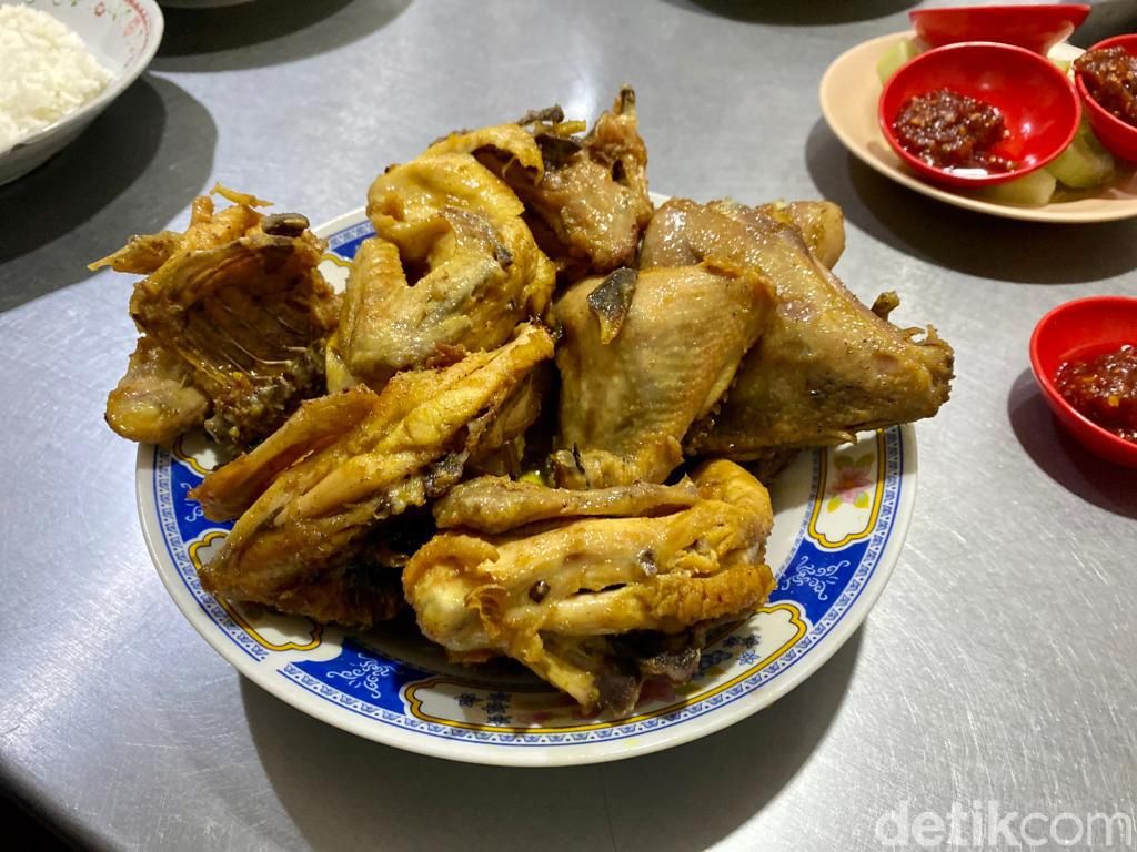 Terkena Dampak COVID-19, Ayam Goreng Pak Supar yang Melegenda di Semarang Alami Penurunan 50%