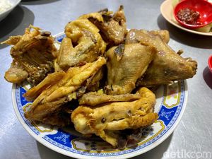 Selama Pandemi, Omzet Ayam Goreng Pak Supar Semarang Turun 50%