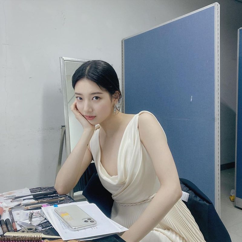 Bae Suzy Ulang Tauhun Bae Suzy Ulang Tauhun dapat Hadiah Indomie Goreng dari Penggemar