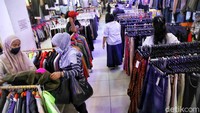 Saat ini pemerintah juga sedang berusaha memulihkan ekonomi nasional. Salah satunya membangkitkan kembali pusat perbelanjaan.