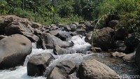 Pagi hari adalah saat yang tepat bagi para traveler yang ingin memulai aktivitas di curug Leuwi Asih. Selain itu, jalur juga sudah dibuat khusus untuk pendakian yang tidak terlalu melelahkan dan juga tergolong tidak ekstrem. (Luthfi Hafidz/detikTravel)